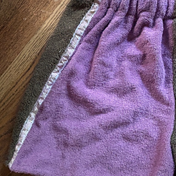 One of a kind, upcycled vintage towel shorts - Picture 3 of 3